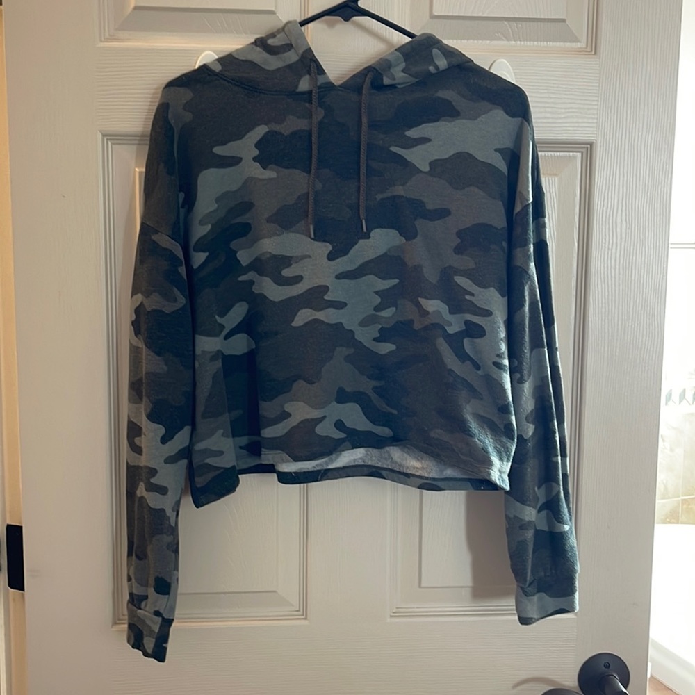 Camouflage cropped hoodie